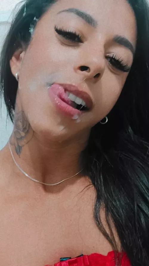 they say it moisturizes 🤤 by lizafitnessf1