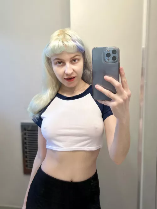 They’re so small but zoom in: I promise they’re looking back at u ;) by TeslaPrincess69