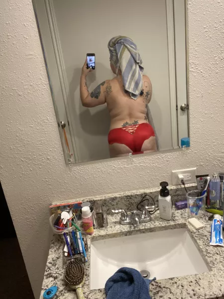 Thicc ass milf ;) by Nerdy_college_mom