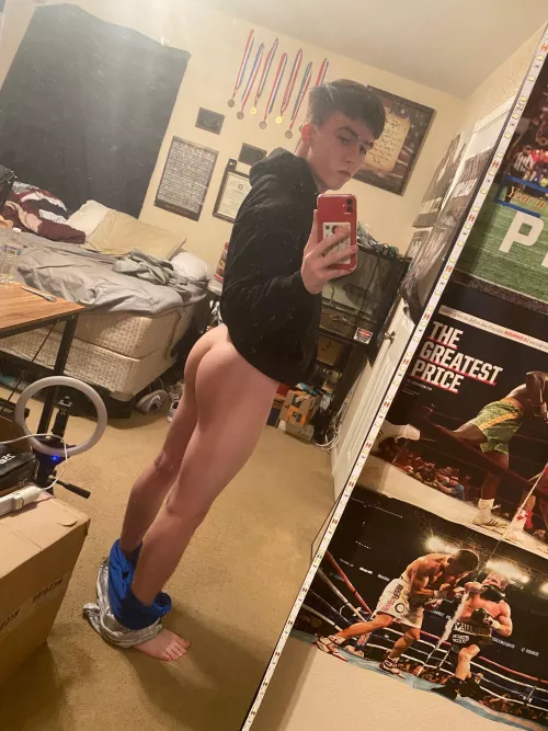 thicc booty and thighs for a twink? by LightningTwinkTwittr