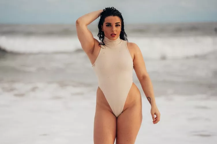 Thicc Deonna by F4nt4zyW0rld