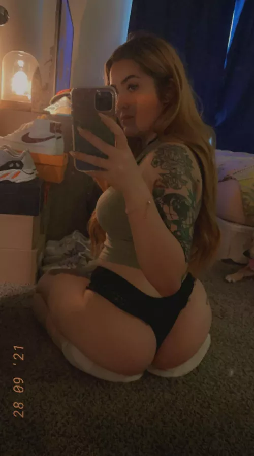 Thicc enough to be here? 👀🍑 by lbklow