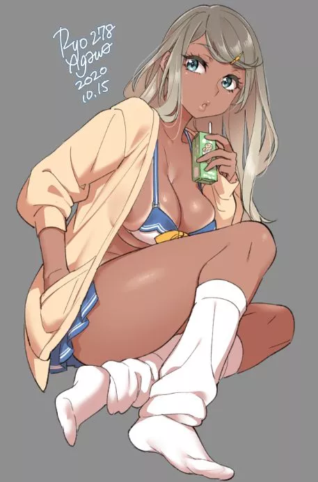 Thicc thighed Gyaru posted by Henthigh_Senpai