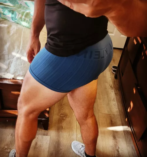 Thicc thighs for your eyes. by gluteus_maximum