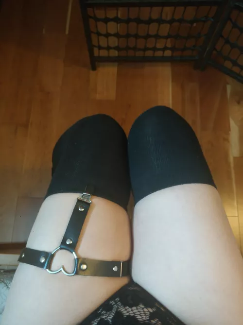 THICC thighs save life by SmollLitchi