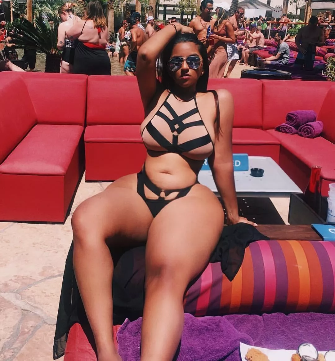 Thick AF posted by Rayskeeno