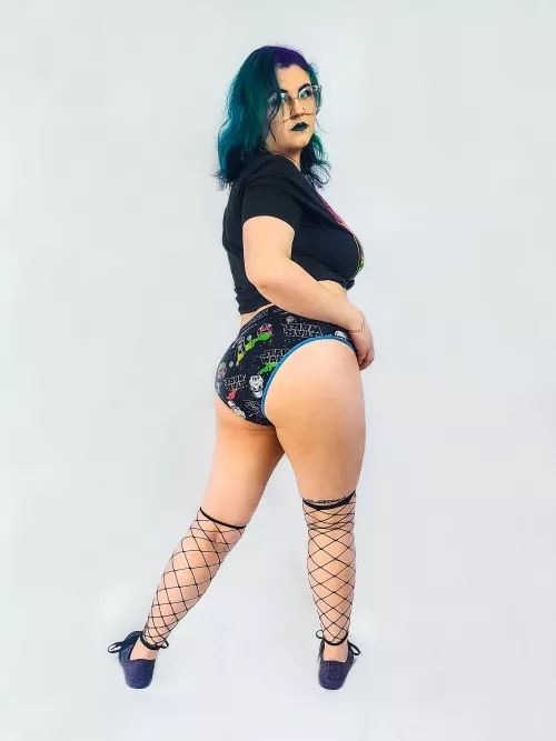 Thick and nerdy 🖤 by The-Lady-Disdain