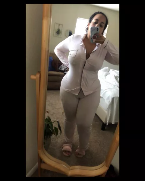 Thick Egyptian woman with a fat 🐫cameltoe how ironic 😈 by LilaGrey1986