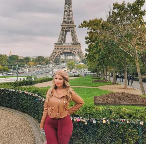 Thick juicy goddess by cuckld369