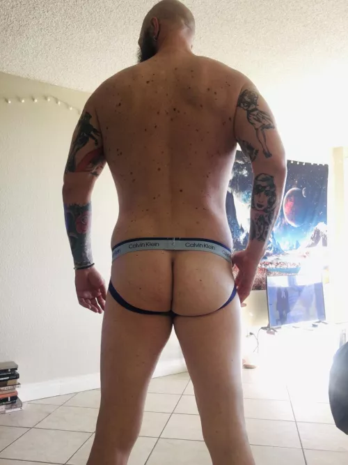 Thick man ass by HansVonHung