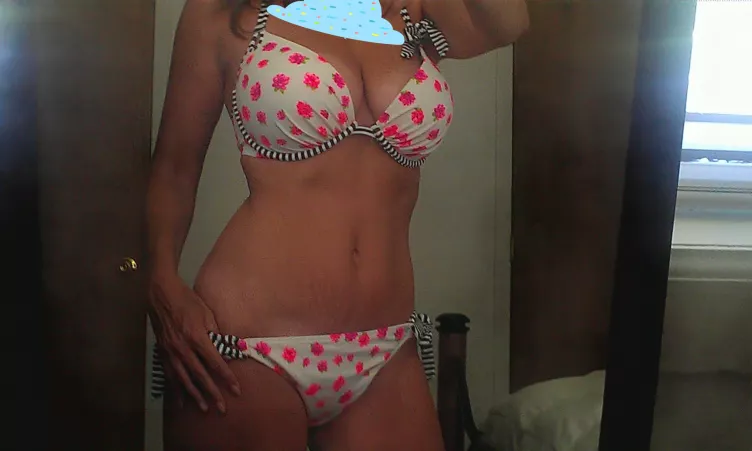 Thick milf by beanlozano72