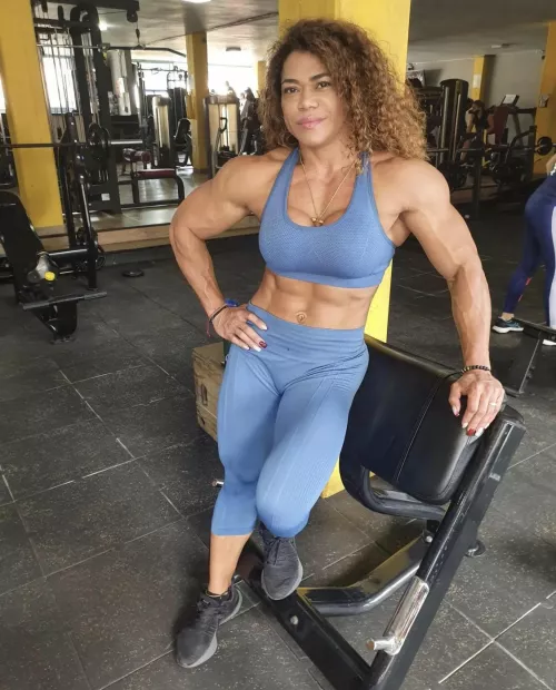 Thick n jacked by amymuscle