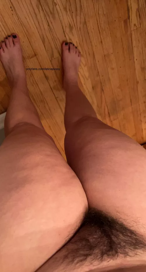 thick thighs and hairy bush 👅 by latinapvssy
