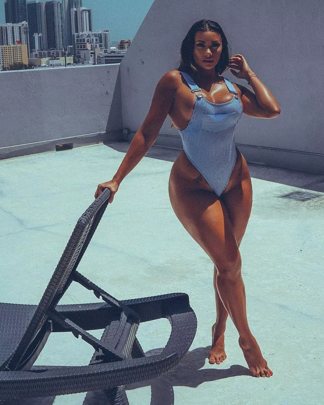 Thick thighs posted by MR-THANOS