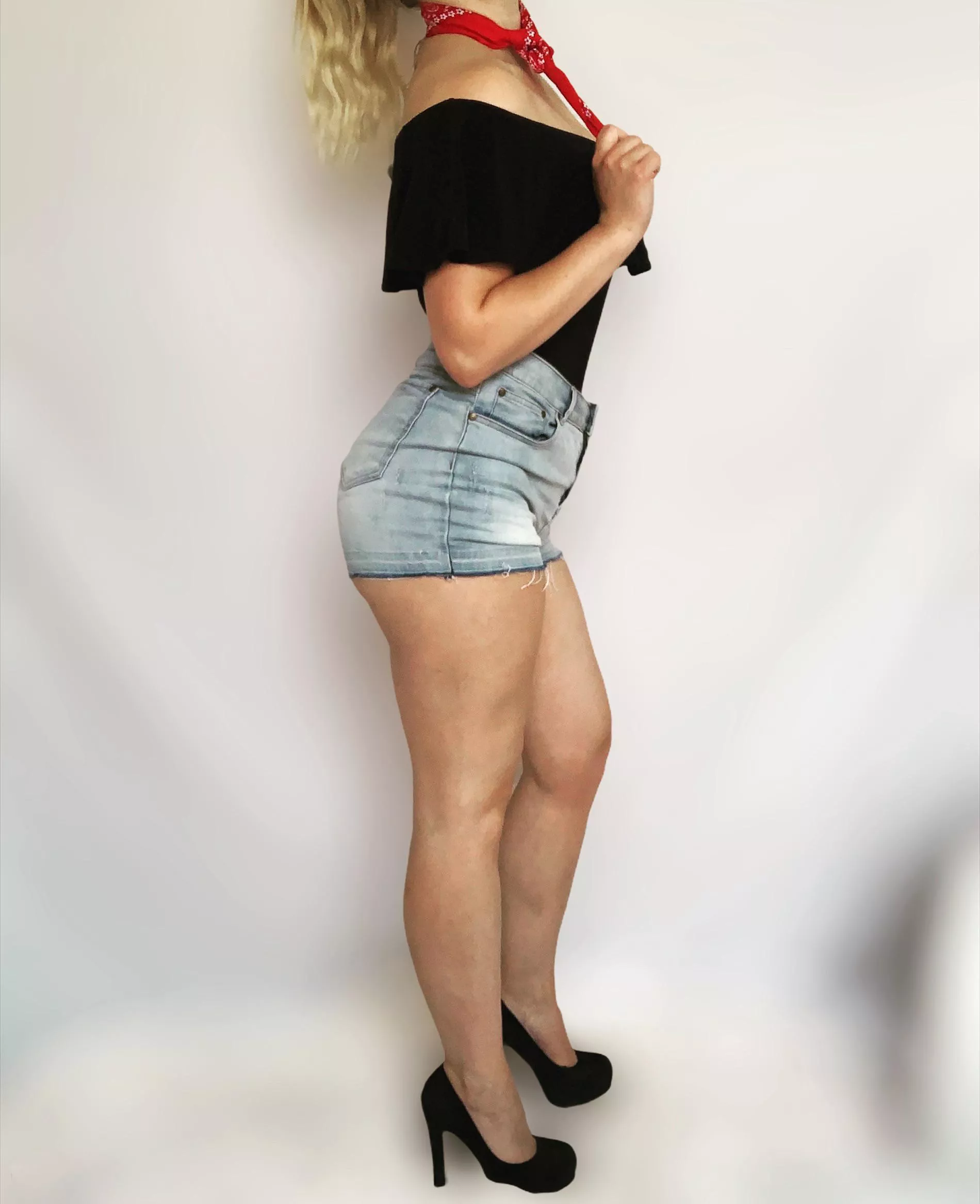 Thick thighs save lives posted by LadyxLucyfer