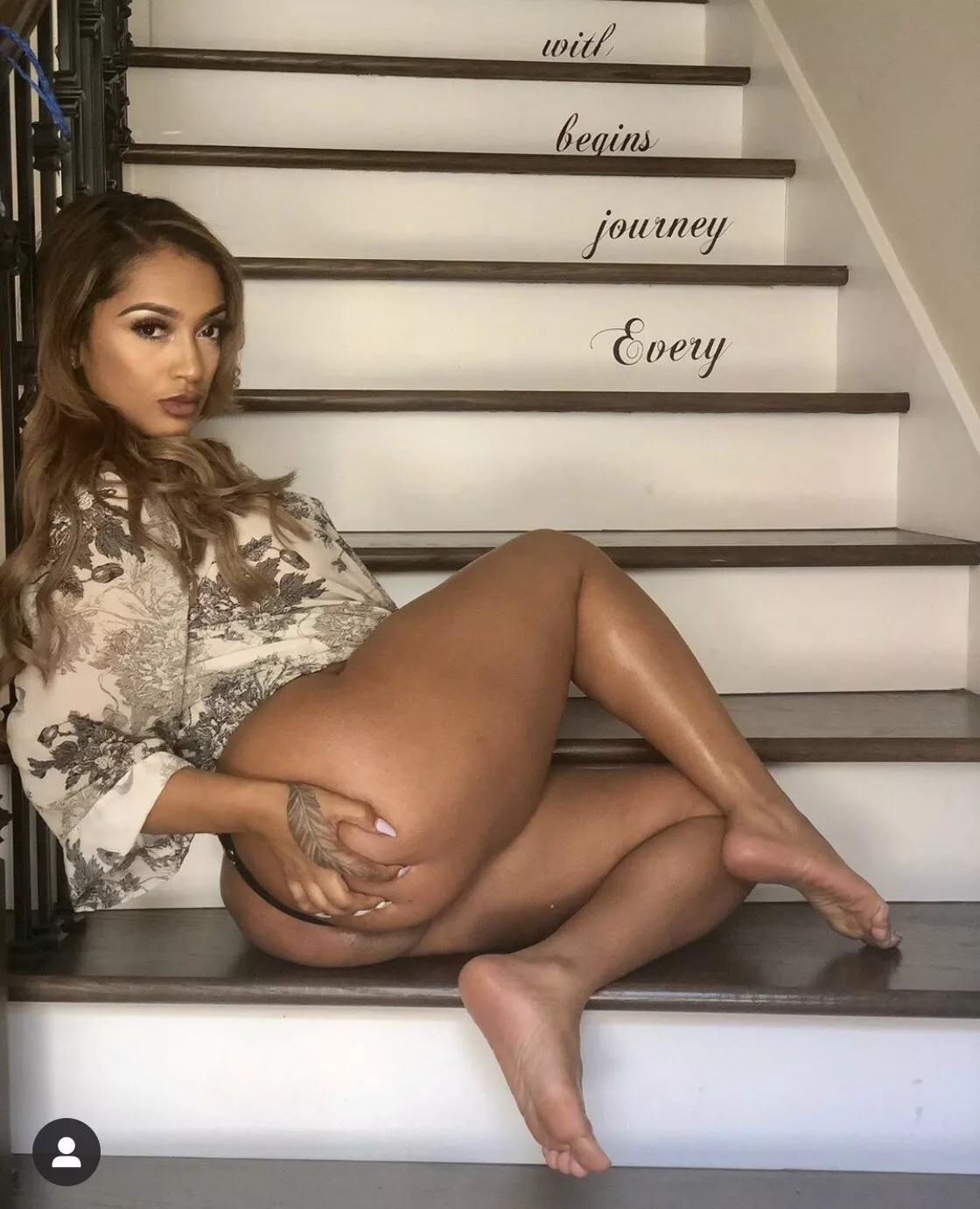 thick thighs saves lives [oc] posted by pumma_santiago