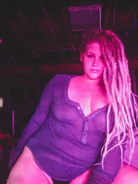 Thick thighs tell no lies 😋 by TaroNo2429