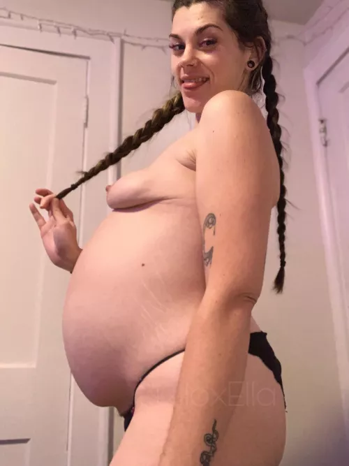 Thick Thursday had me like… by helloxella