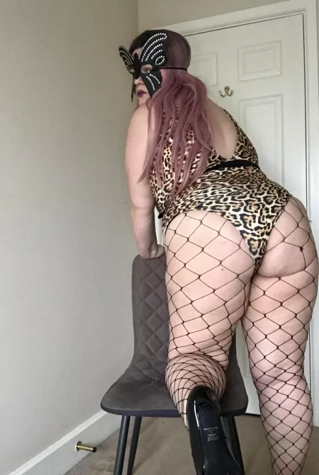 Thicker than a snicker 🤭 by [deleted]