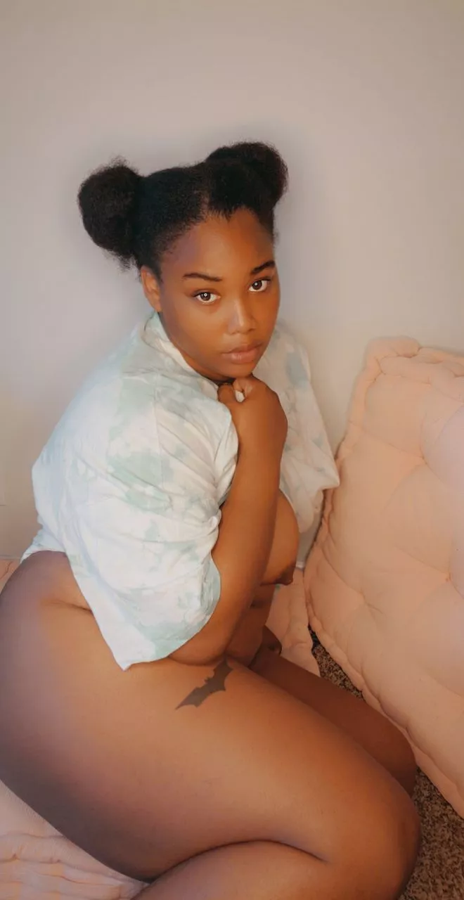 thigh + nip slip 👅💕 posted by RosieeBeret