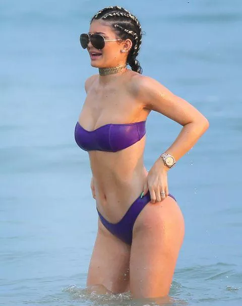 Thighs posted by Grimreapeeer