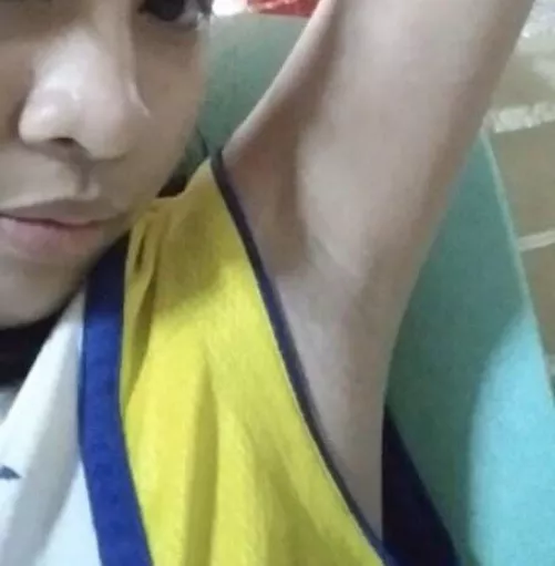 Thin streak of hairs by 3byutme