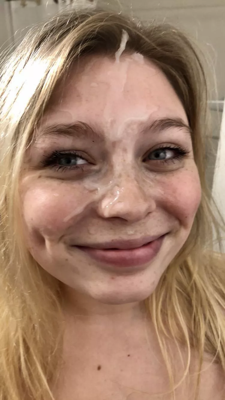 Think anyone at the mall noticed the mess on my face? posted by sinbrynnee