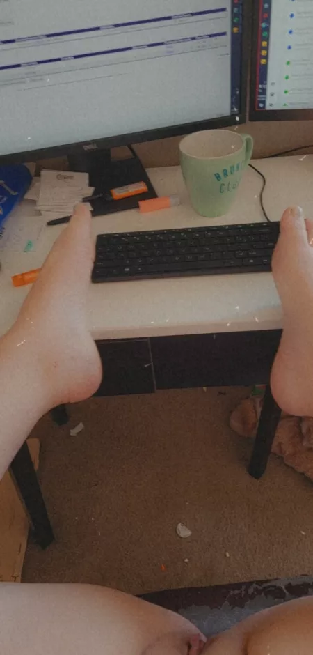 Think anyone knows what I'm doing 👀 [f] by heterosexualcowboy