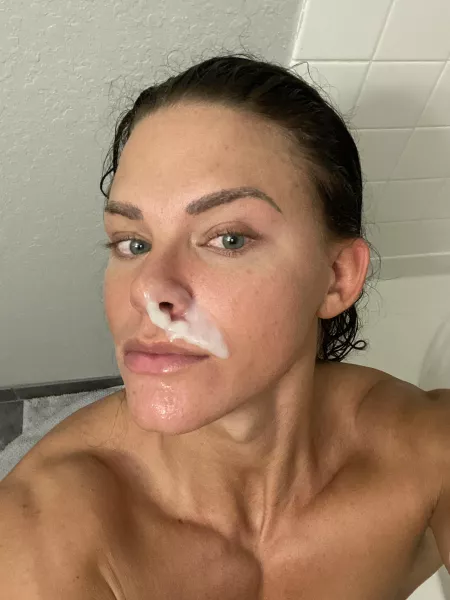 Think I’m Pretty? 🙂 by lexa_stahl