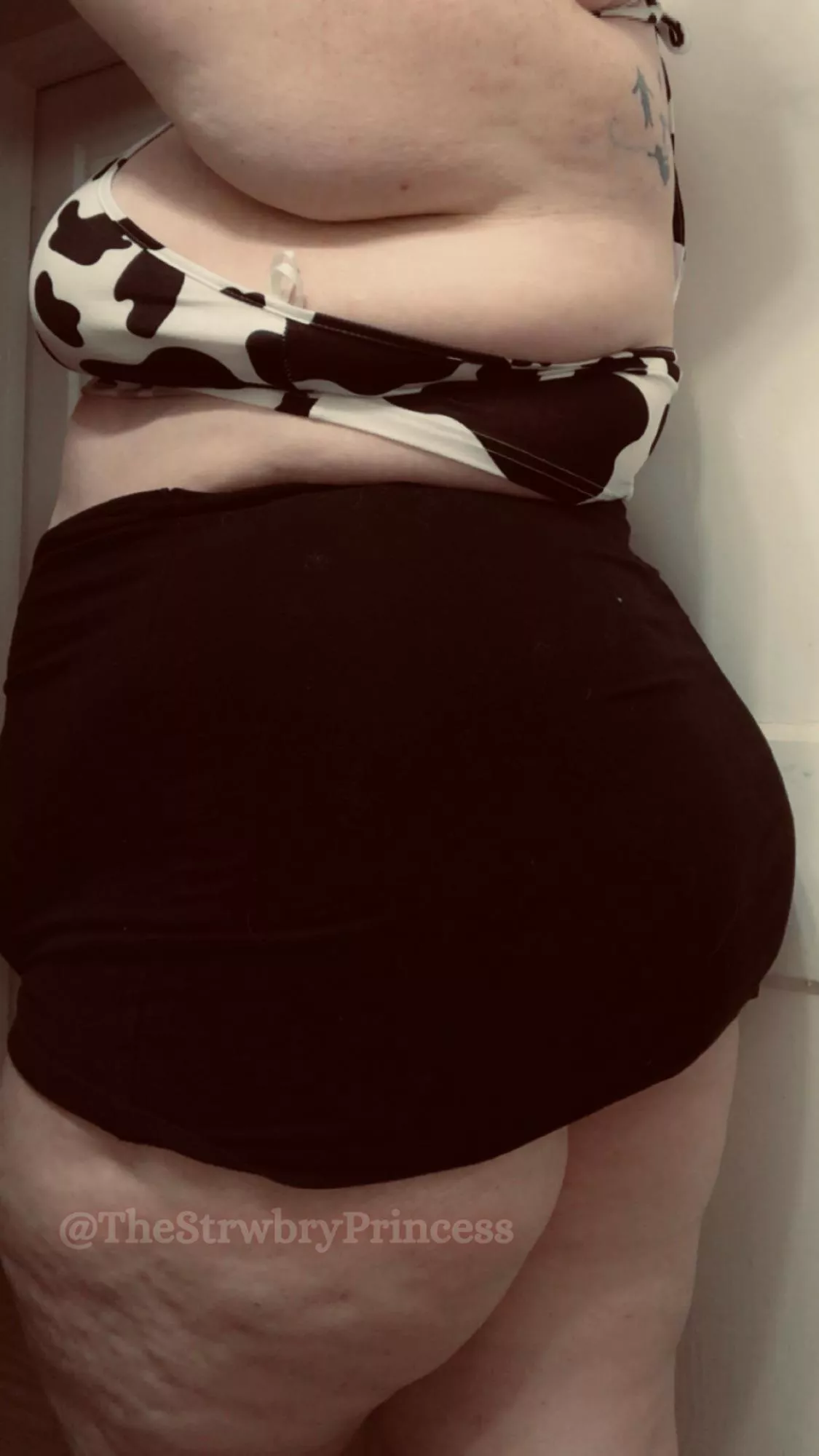 Think this would look better on the floor? 😉😜 posted by cadicromwellx