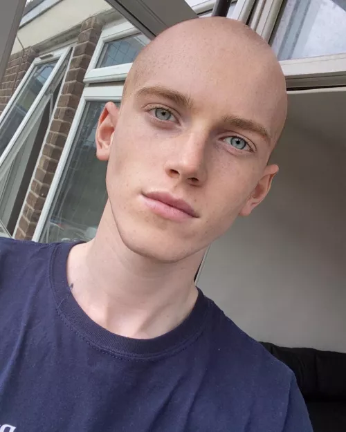 Thinking 💭 by lowcaseki