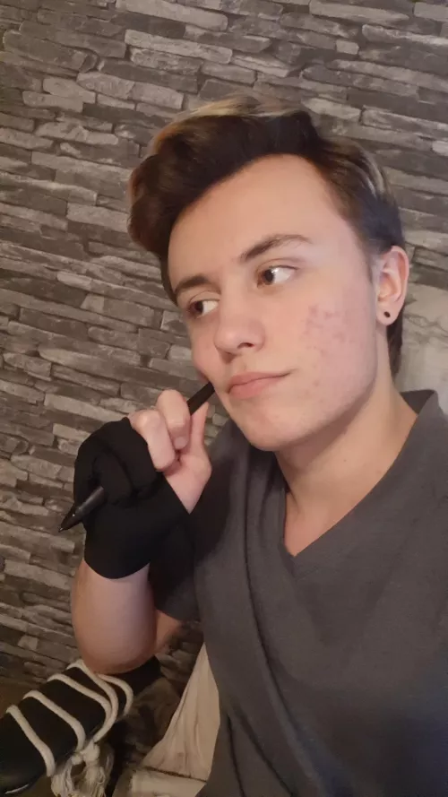 Thinking about what I should draw 🤔 by Ichtopia