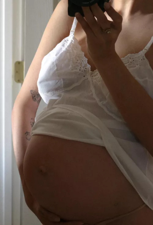 Third trimester 🤍 documented on Patreon (link in comments) by Abigailsart