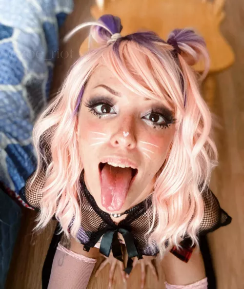 Thirsty eager Kitty by Zoe_Riot