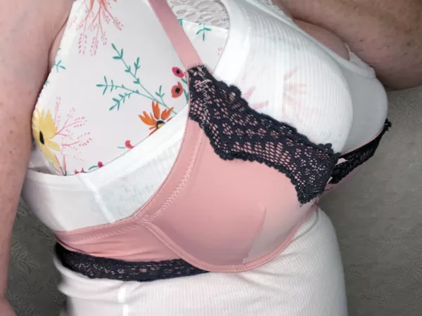 This 32C bra is looking tiny 😳 by MissEmilyGrey