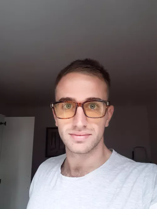 This are my new glasses that protect my eyes by removing blue light, are they ok on me, what do you think? 😄 by iamxromx