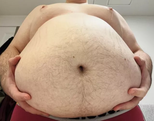 this belly needs lots of belly rubs by TheJelloBelly