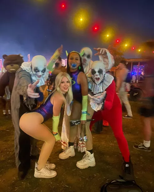 This blonde is pretty HOT by flowerbase00