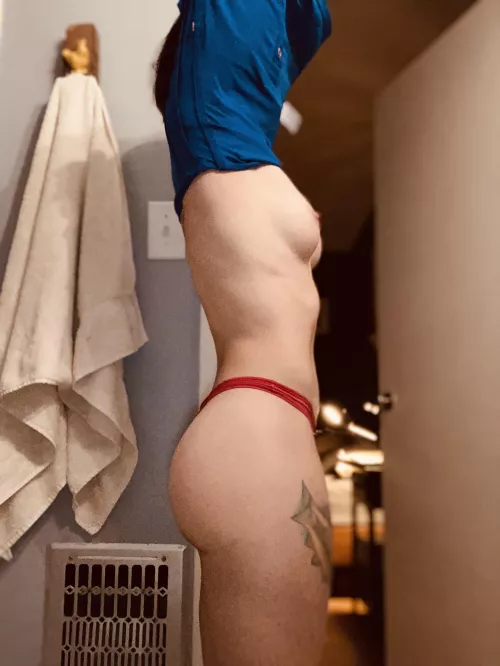 This booty is gonna cause some Level 1 worthy trauma…Nothing dirtier than a nurse after a 12 hour shift (f 30) by thongswithsocks