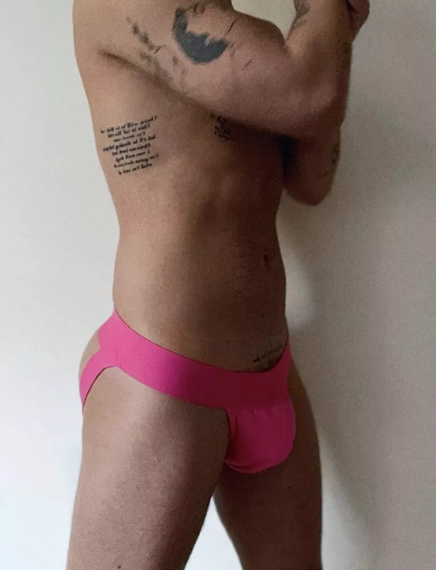 this boy can’t stop being horny 😏 posted by peachfromserbia