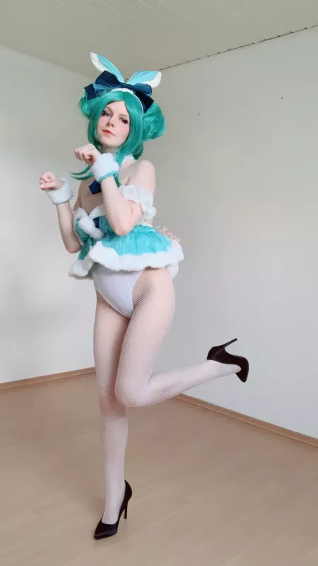 This bunny loves to show off. Do you like me doing this pose? by x_nori_