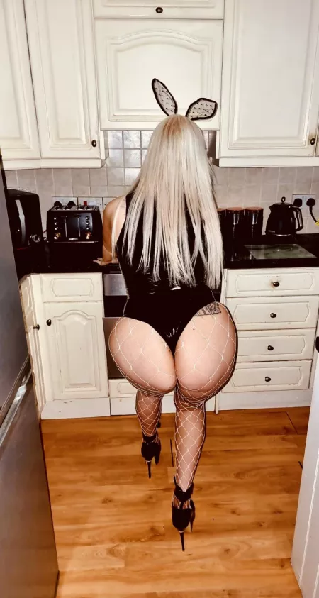 This busy bunny has been baking alllll day, wanna see what’s on the menu? by sparkly-and-savage