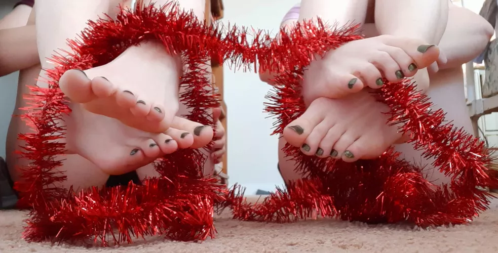 This christmas garland accentuates our pale feet nicely💋🎄 Don't you think?😘 by Twinfeetlove