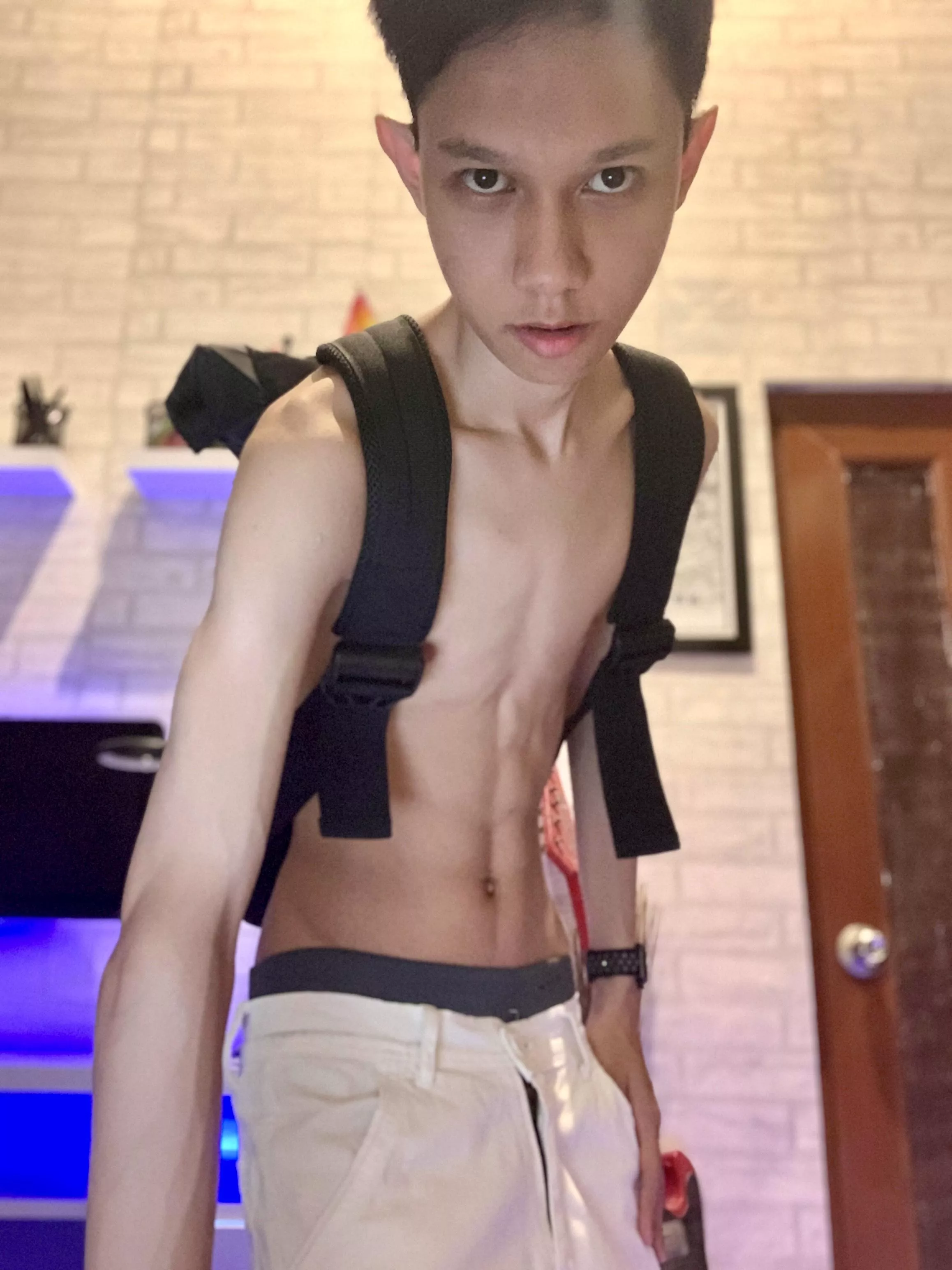 This college boi just got home horny 💦 posted by Christopher24x