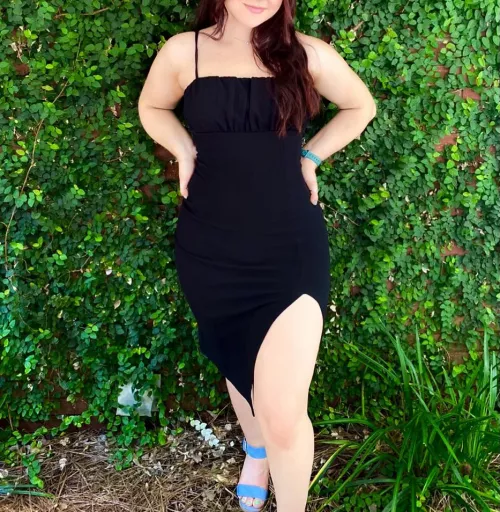 This dress makes me feel so sexy… what do you think? by Ember_Sweets