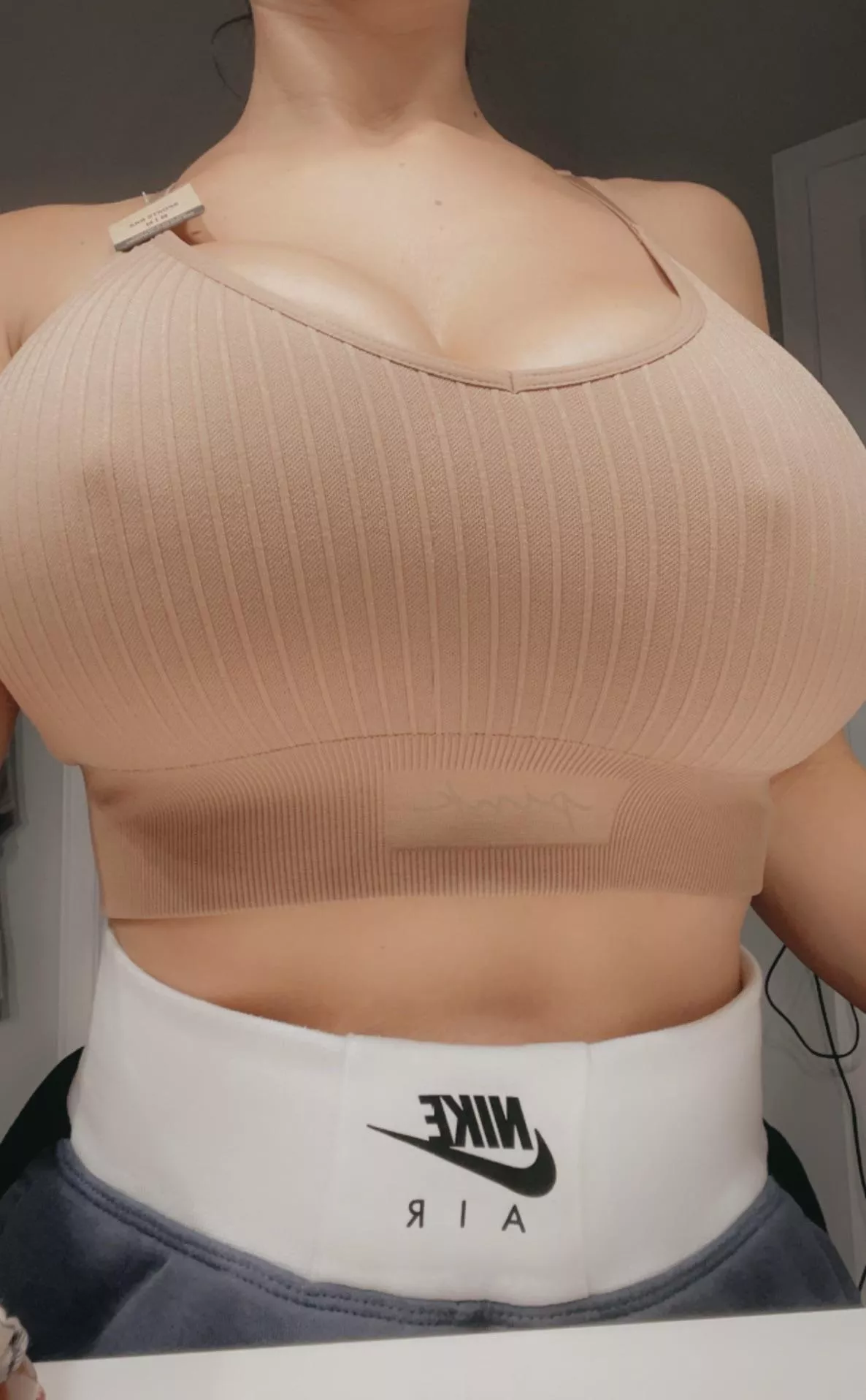 This Fall Weather has me like… posted by AriannaTheHousewife