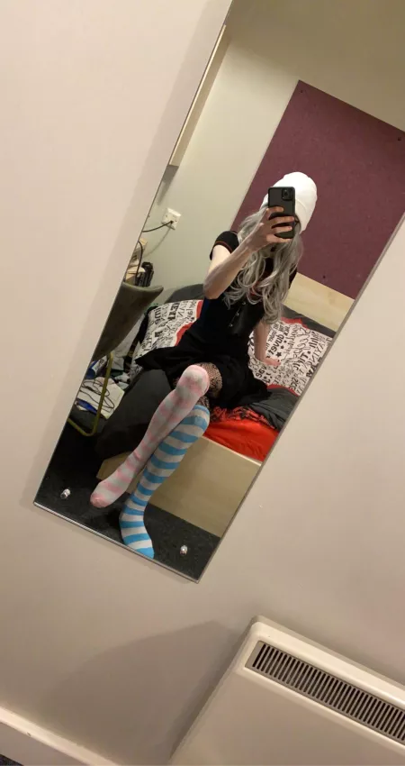 This feminine enough 🥺👉👈 by blackpebbles15