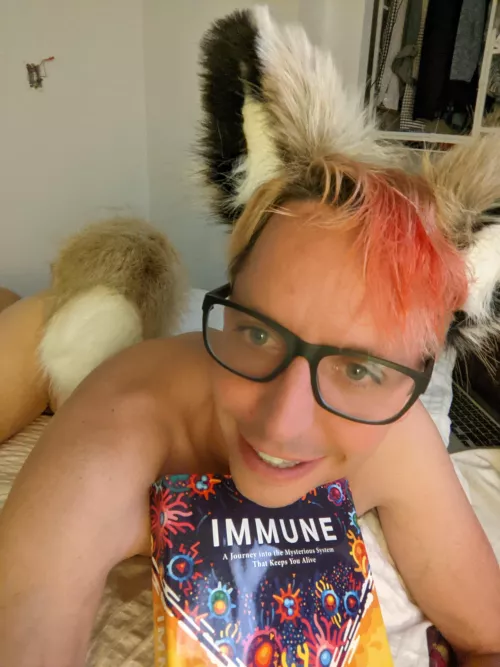 This Fox likes to learn. 🤓 by riley_94