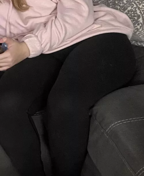 This girl sits on my face and she wants to sit on yours… by fart454