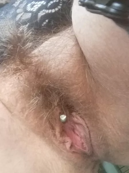 This hairy woman is very sexy.... by Sassyredbitch77